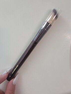 Hourglass 15 Blush Brush